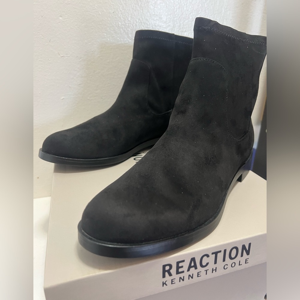NIB Kenneth Cole Reaction Wind Bootie in black color.